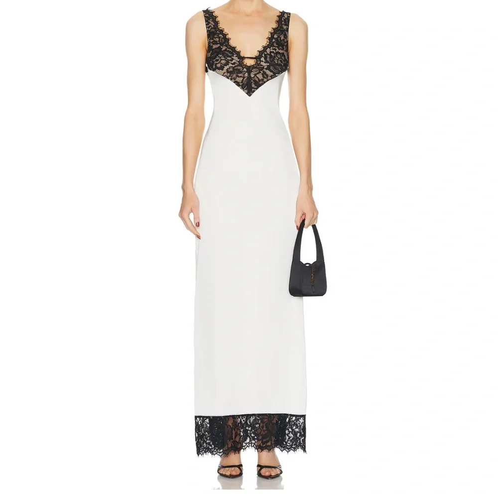THE NEW ARRIVALS BY ILKYAZ OZEL
Raine Dress - Picture 1 of 9